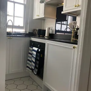 Apartment Seafront Sanctuary Beautiful Art Deco With Stunning & Sea Views, Brighton